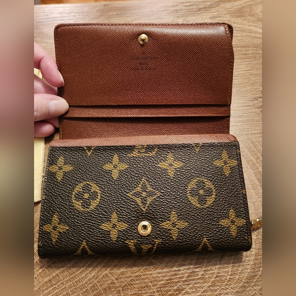 Louis Vuitton Classic Brown Monogram Wallet With Dust Bag - Picture 2 of 8
